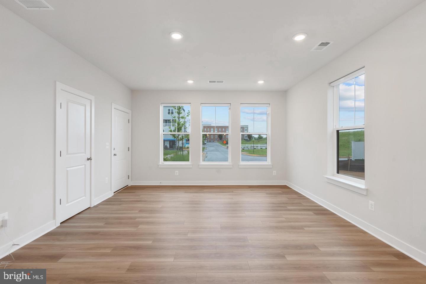 KINCORA - Residential Lease