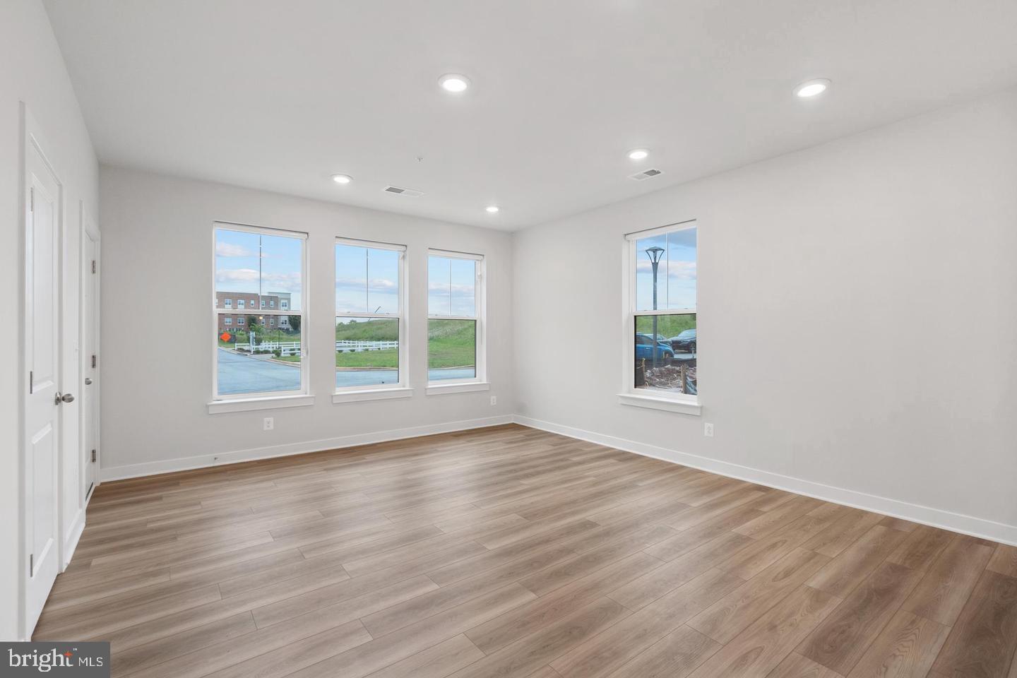 KINCORA - Residential Lease