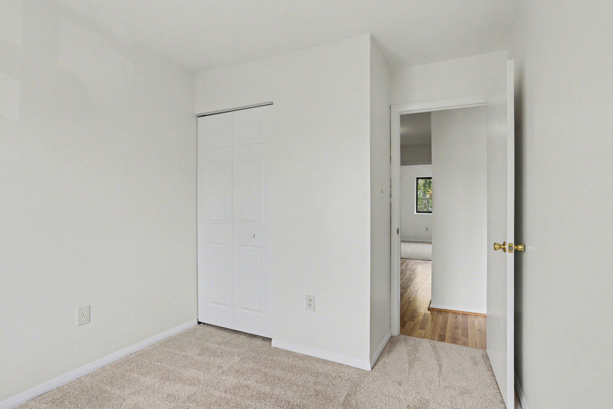 SEVEN COURTS - Residential