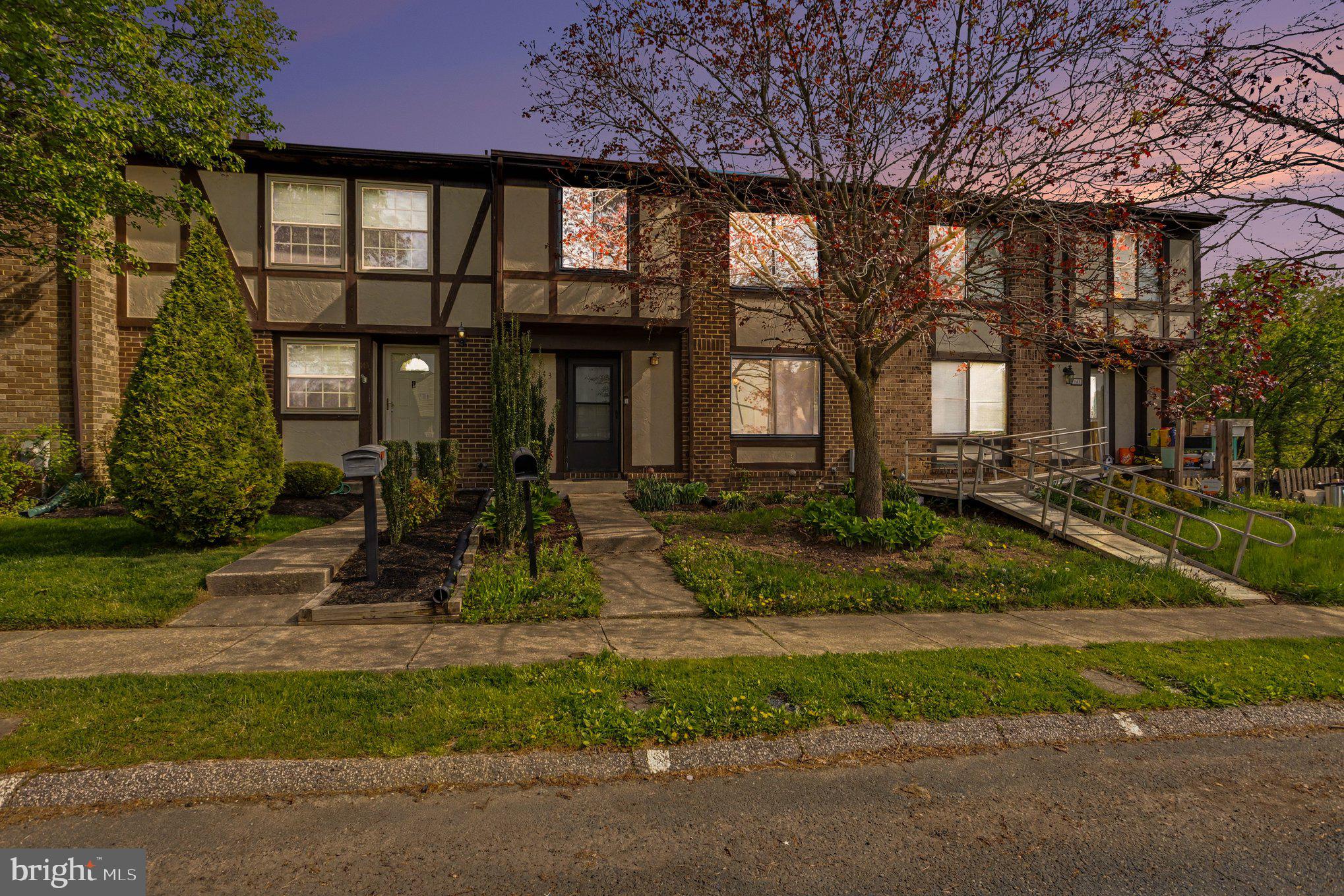 SEVEN COURTS - Residential