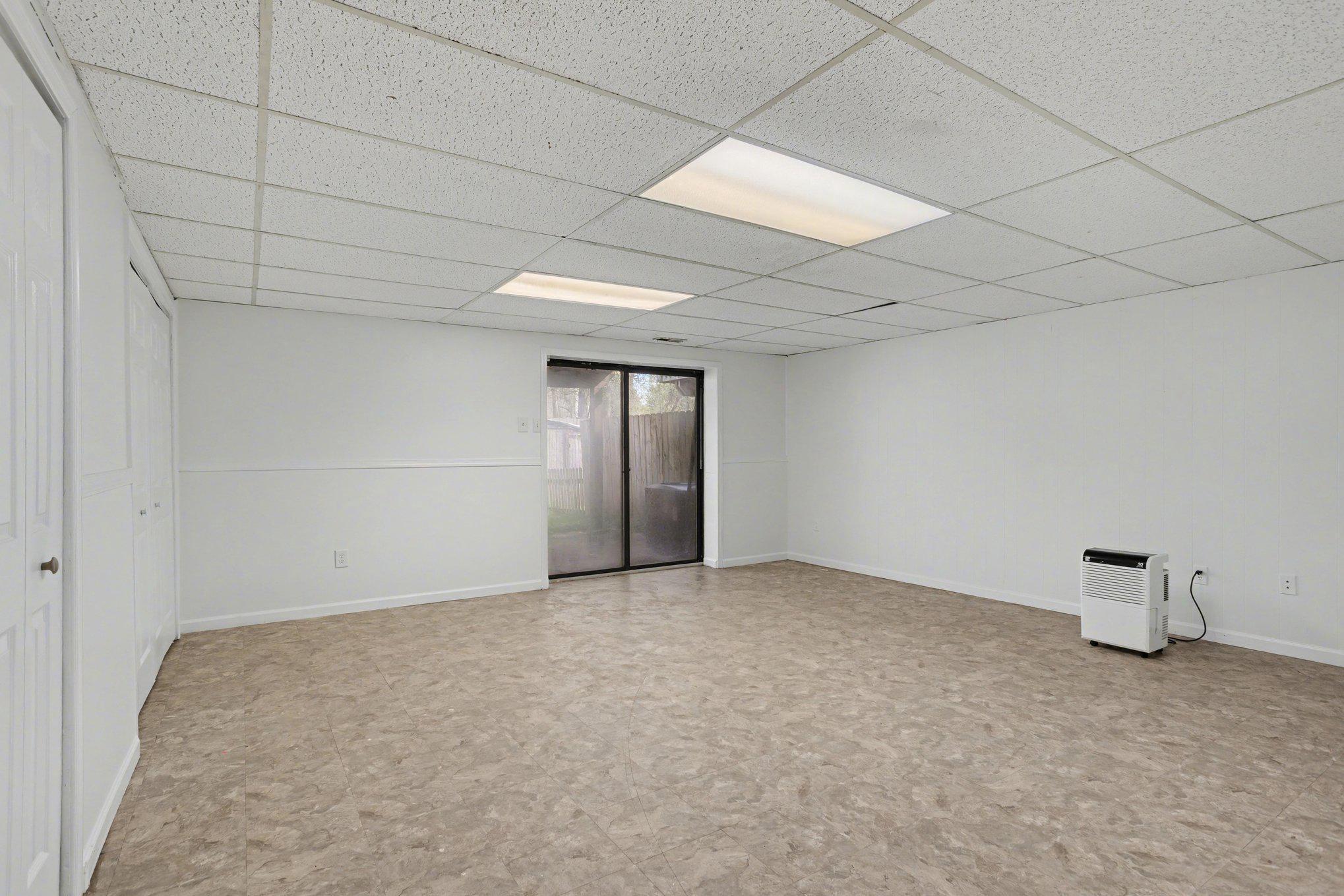 SEVEN COURTS - Residential