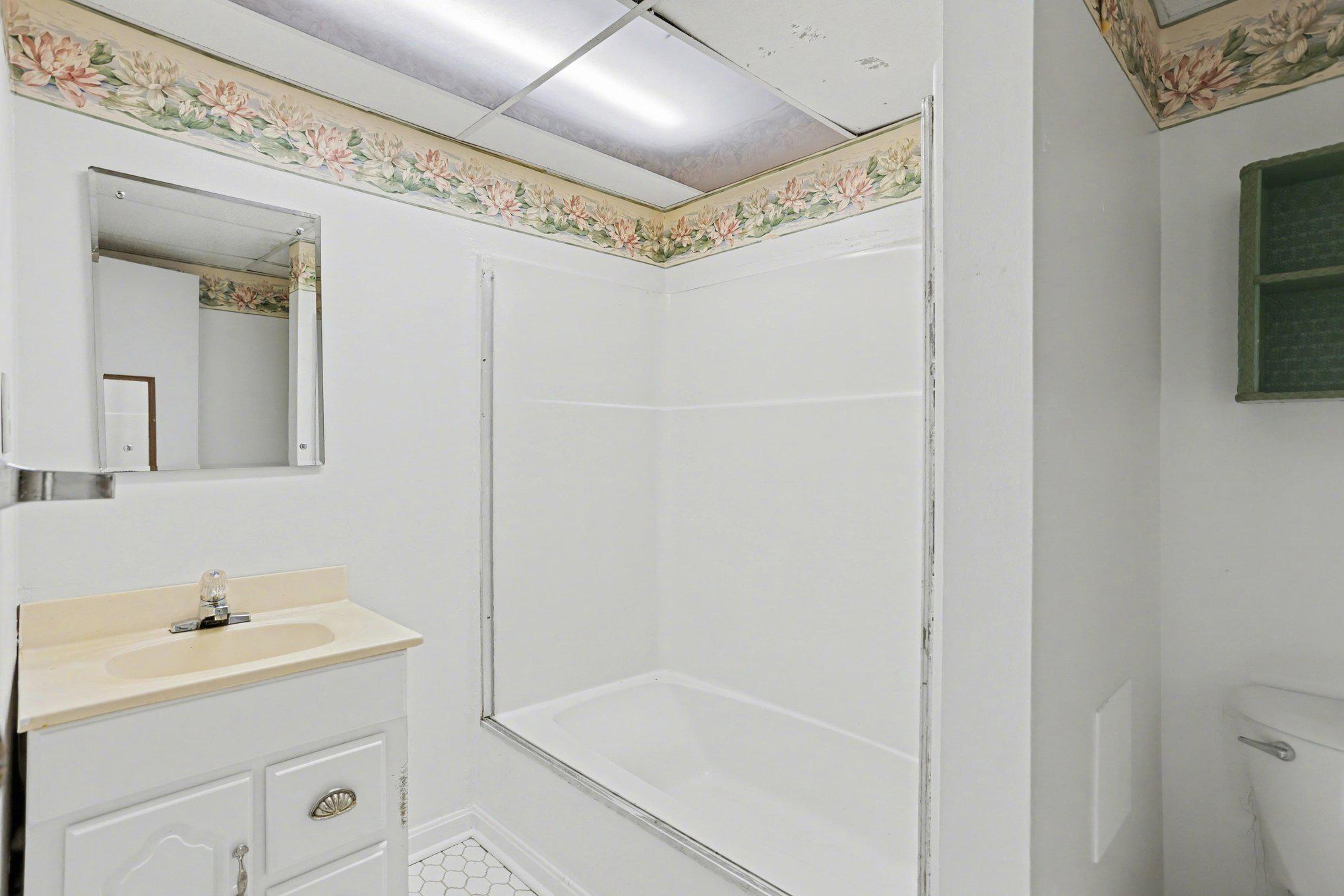 SEVEN COURTS - Residential