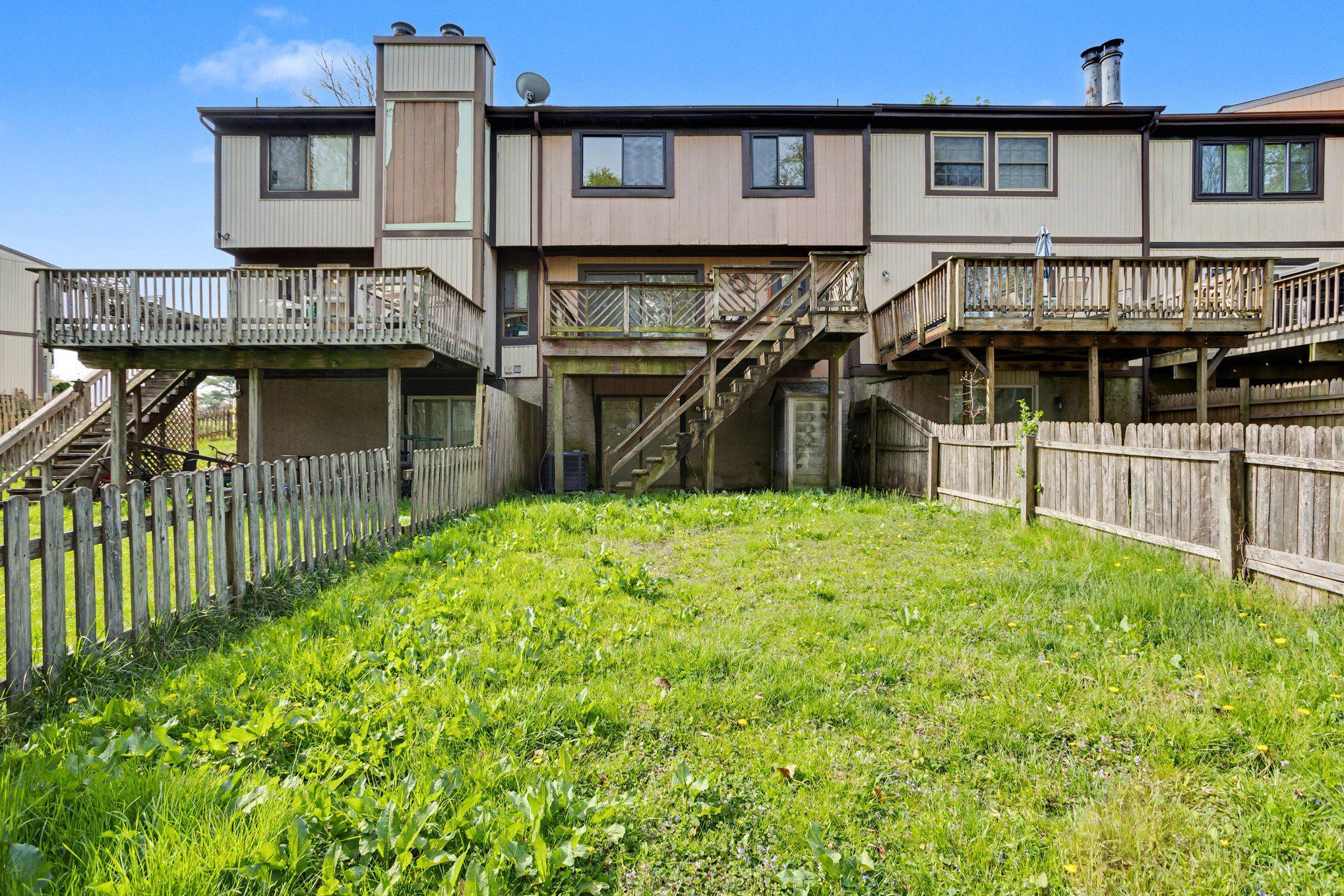 SEVEN COURTS - Residential