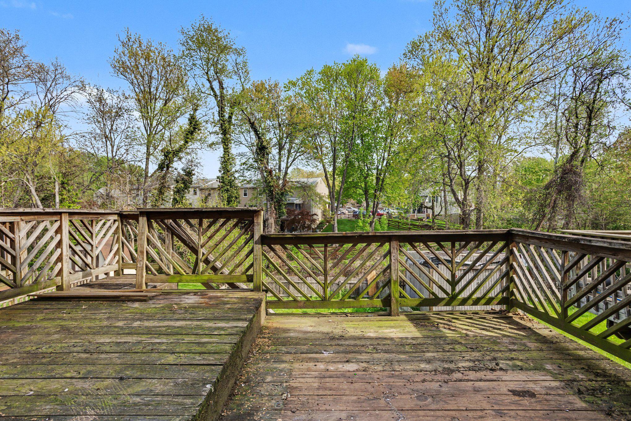 SEVEN COURTS - Residential