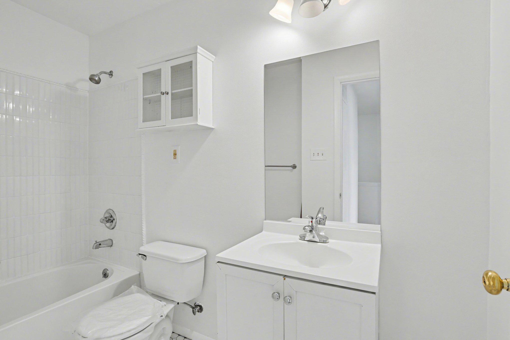 SEVEN COURTS - Residential