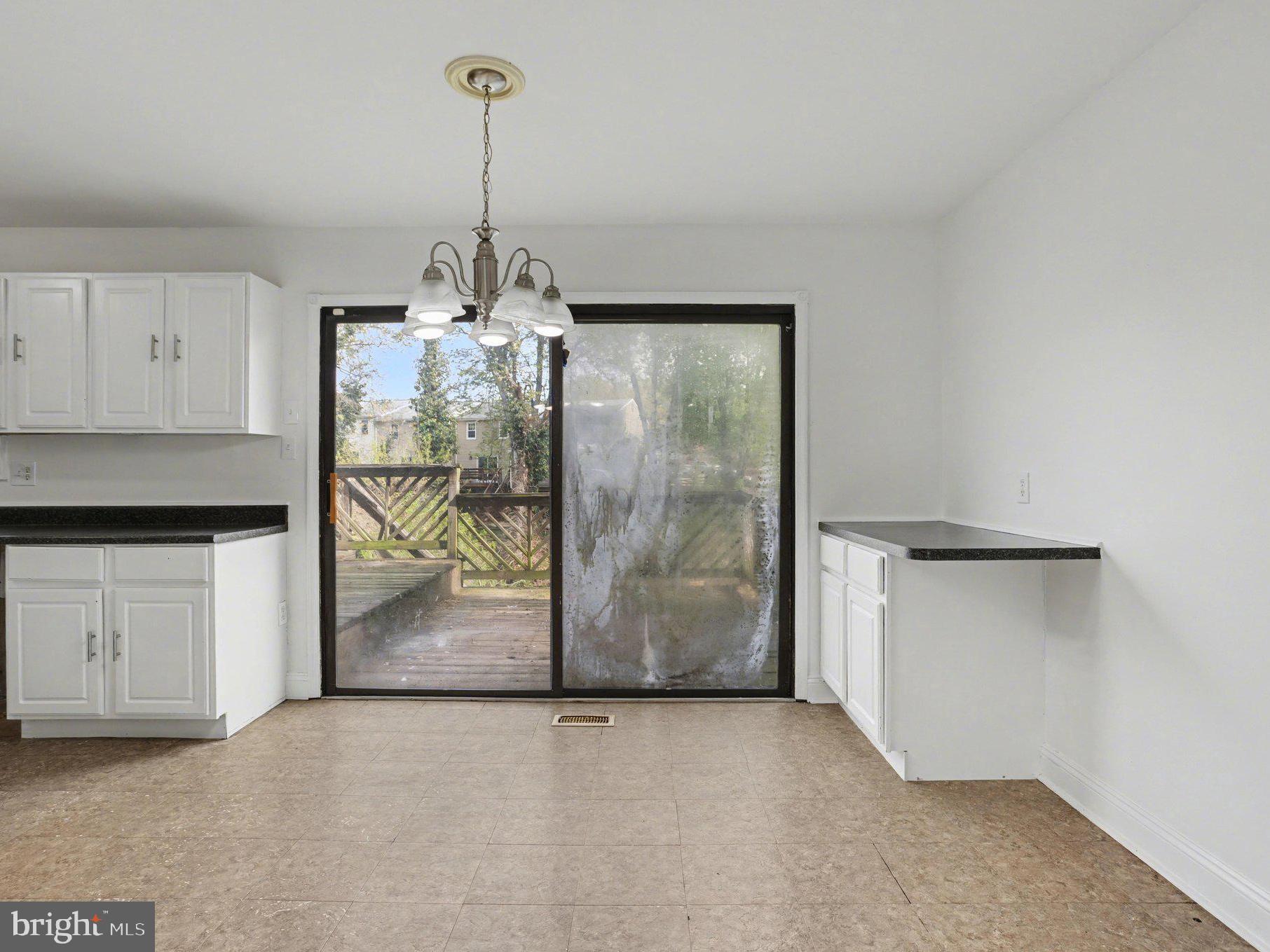 SEVEN COURTS - Residential