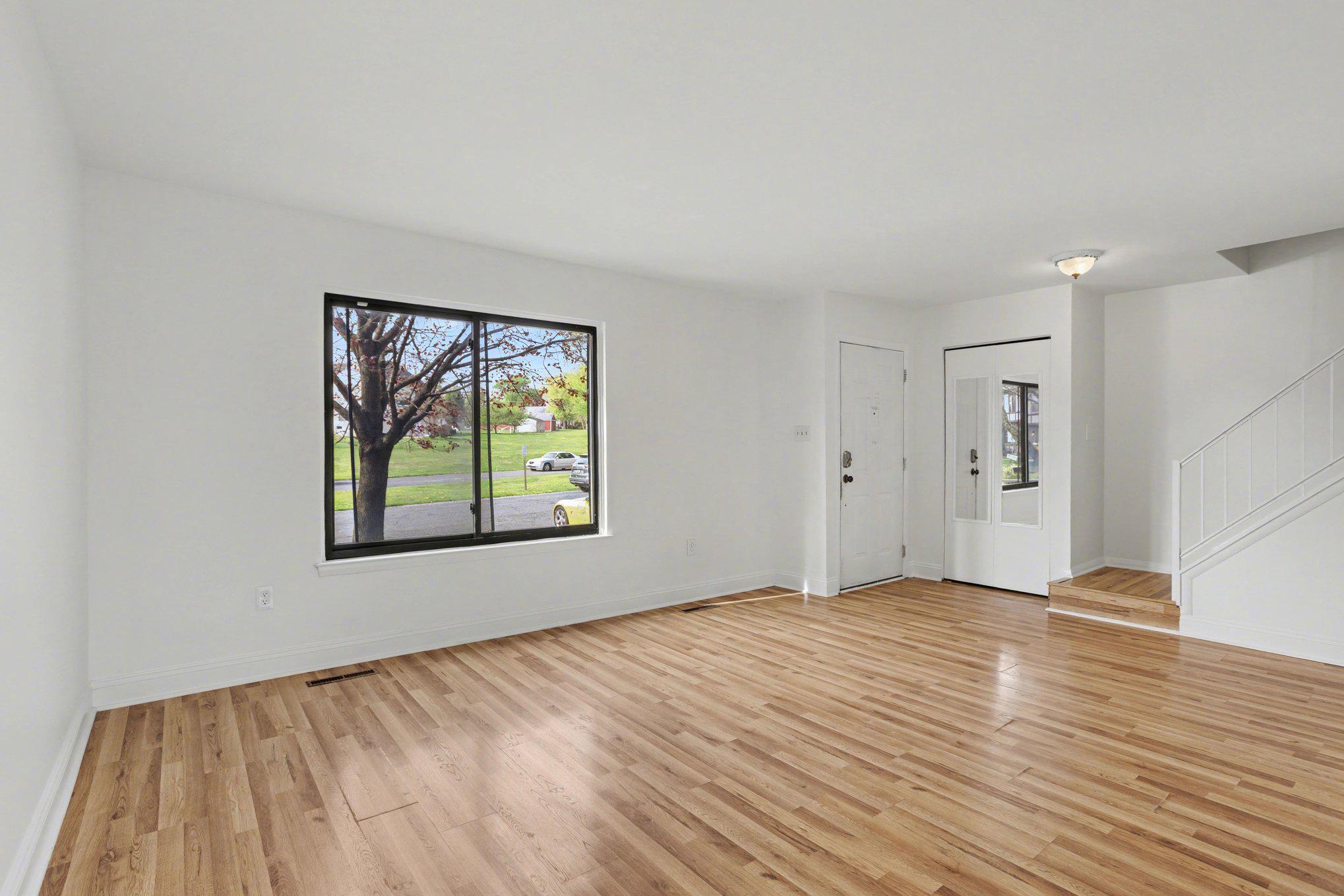 SEVEN COURTS - Residential