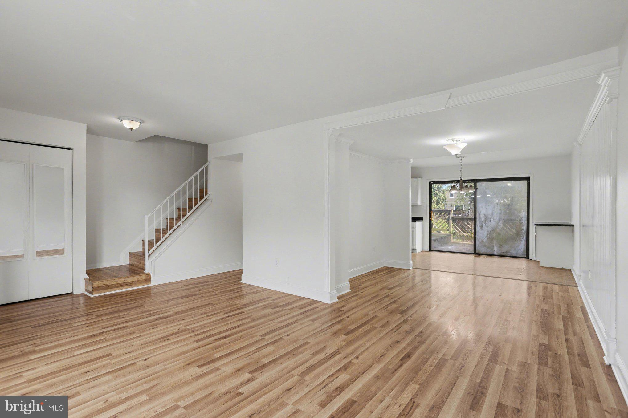 SEVEN COURTS - Residential