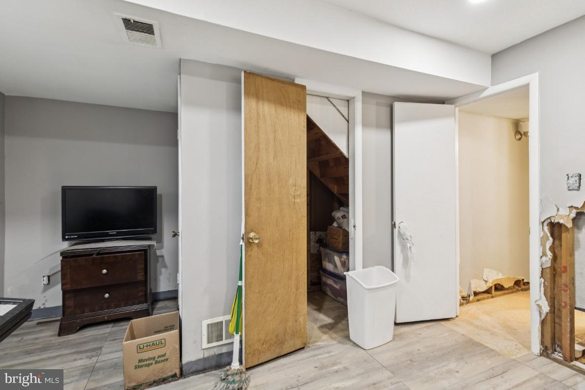 WHITFIELD KNOLLS - Residential