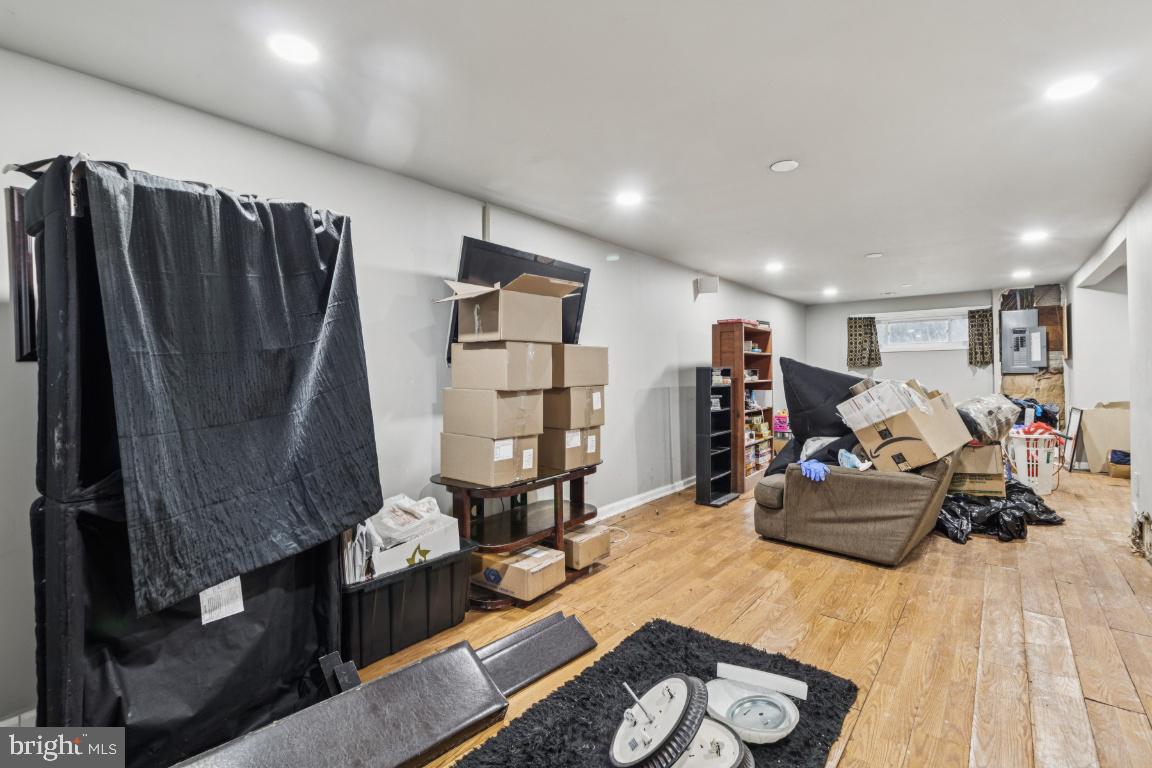 WHITFIELD KNOLLS - Residential