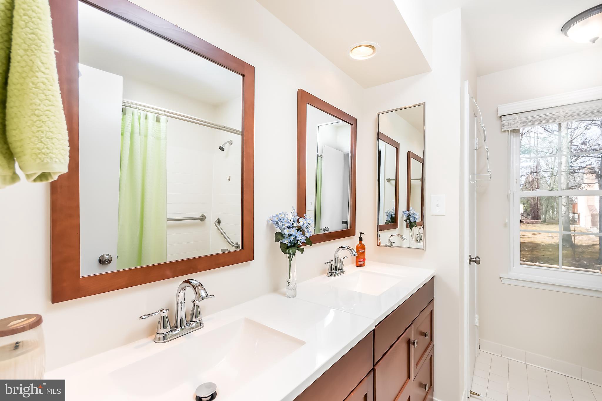 LAKE RIDGE - Residential