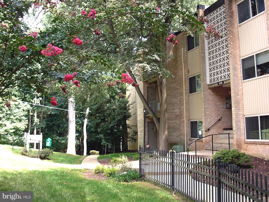 Top floor end-unit backing to parklands. Right across from the Condo Management Office. Features 2 bedrooms and 1 bath. Sun-filled living room, dining room with sliding glass door to a large balcony with a storage room. A little cosmetic touch will make it shines beautifully! Sold "AS IS" but in good condition. Condo fee includes utilites, pool, tennis, parking, tot-lots. Pets OK. Great value!