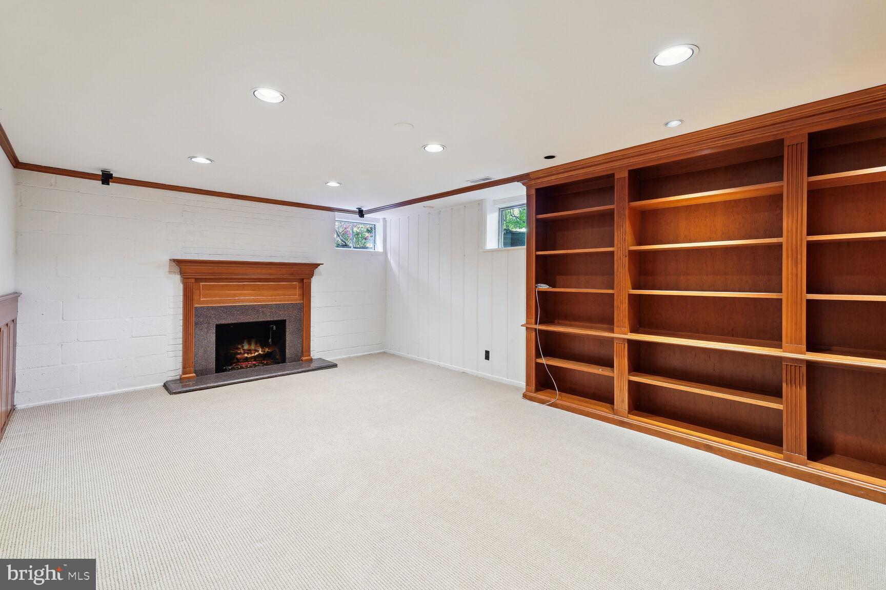 ELMWOOD ESTATES - Residential