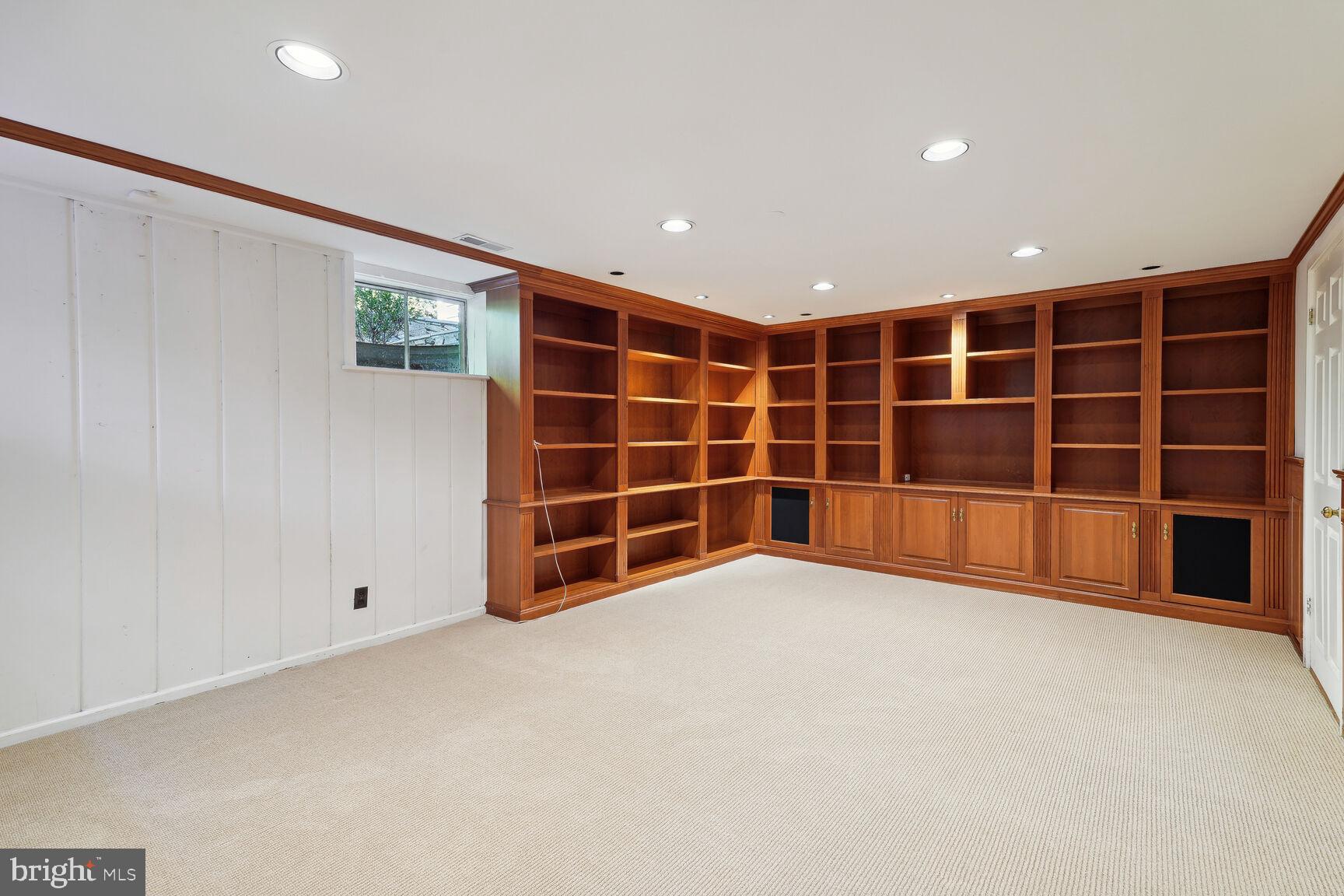 ELMWOOD ESTATES - Residential