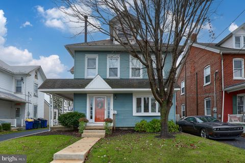 Photo of 346 E Jackson Street, New Holland, PA 17557 (MLS # PALA2044094)