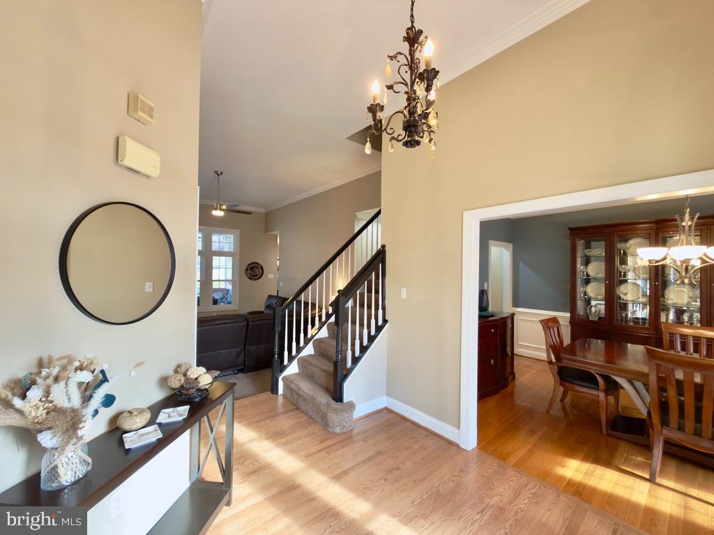 6413 GLITTERING LIGHT LANE