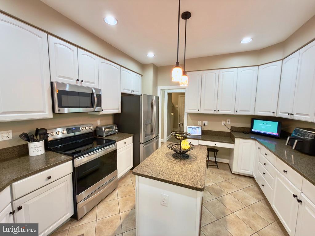 VILLAGE OF RIVER HILL - Residential