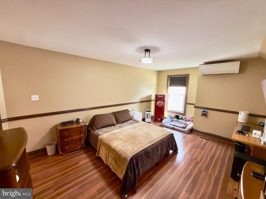 VILLAGE OF RIVER HILL - Residential