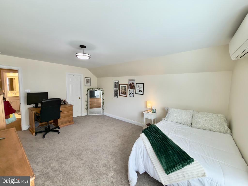 VILLAGE OF RIVER HILL - Residential