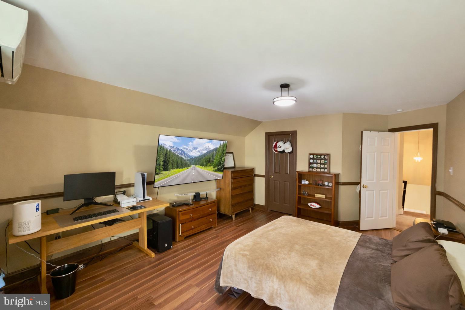 VILLAGE OF RIVER HILL - Residential