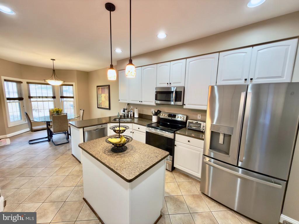 VILLAGE OF RIVER HILL - Residential