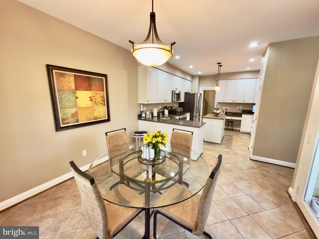 VILLAGE OF RIVER HILL - Residential