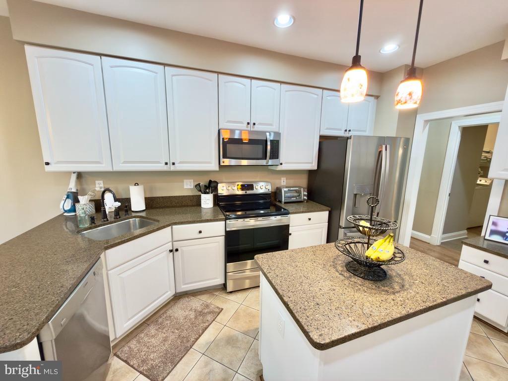 VILLAGE OF RIVER HILL - Residential