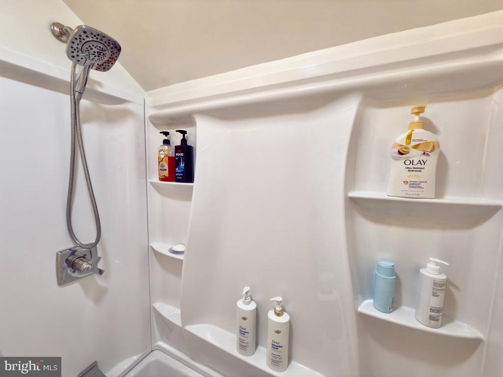 VILLAGE OF RIVER HILL - Residential