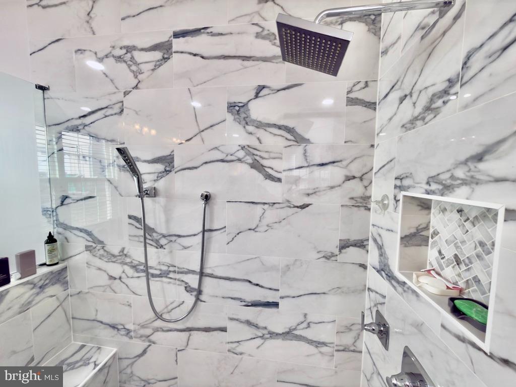 VILLAGE OF RIVER HILL - Residential