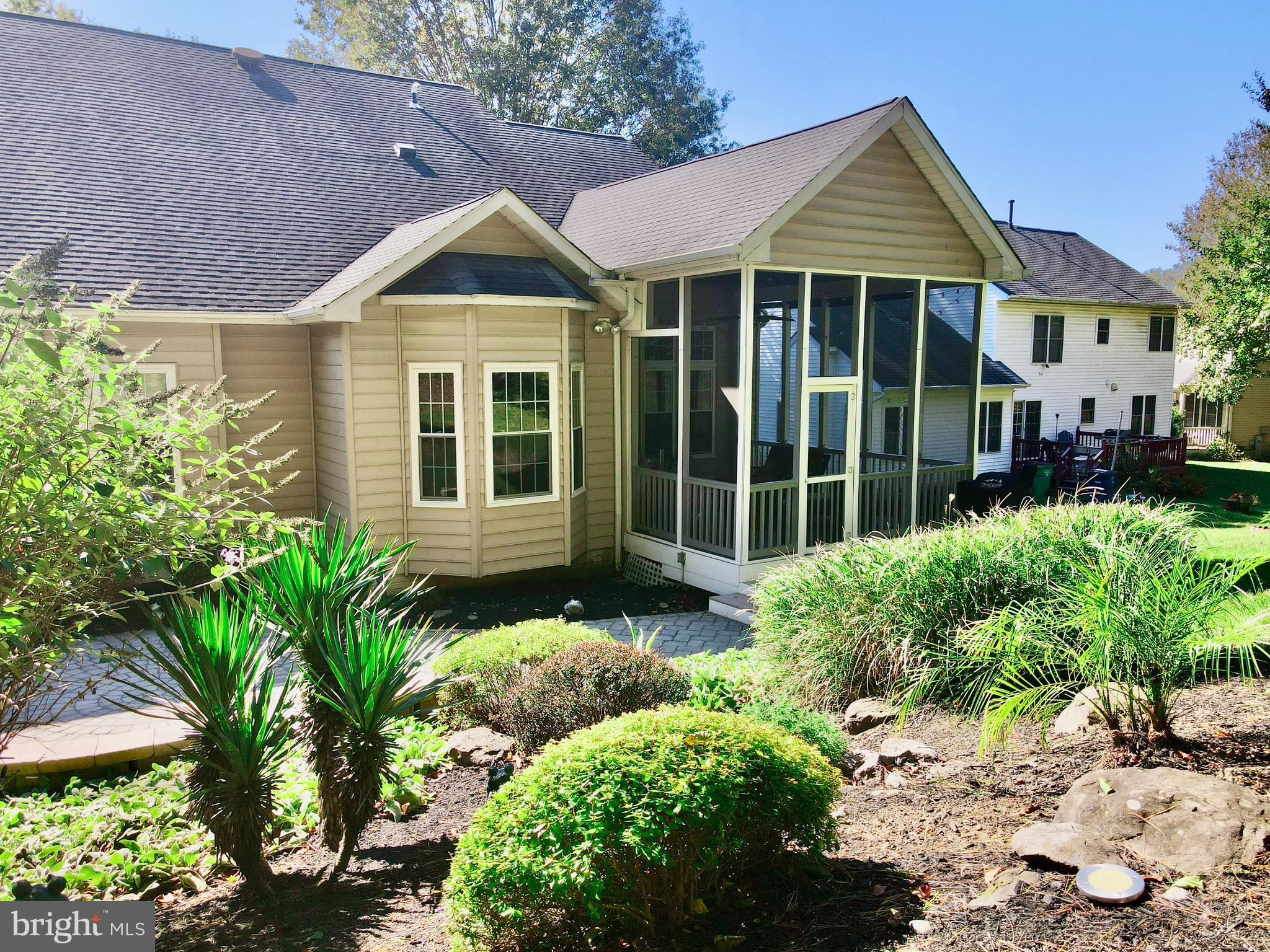 6413 GLITTERING LIGHT LANE