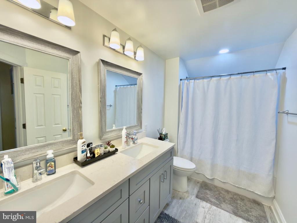 VILLAGE OF RIVER HILL - Residential