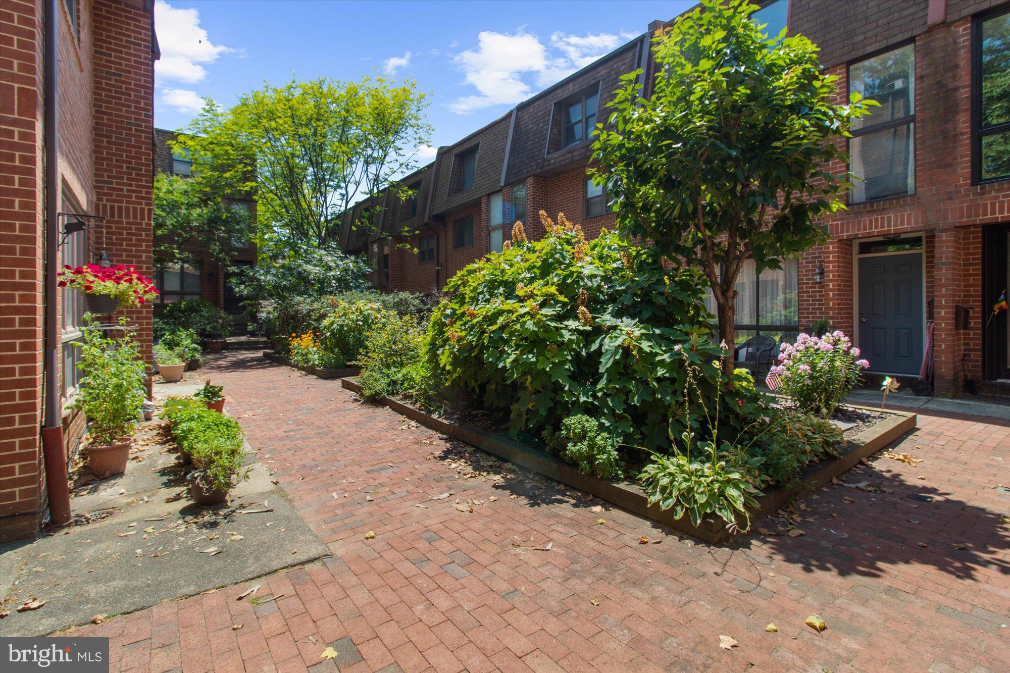 9 APPLETREE COURT