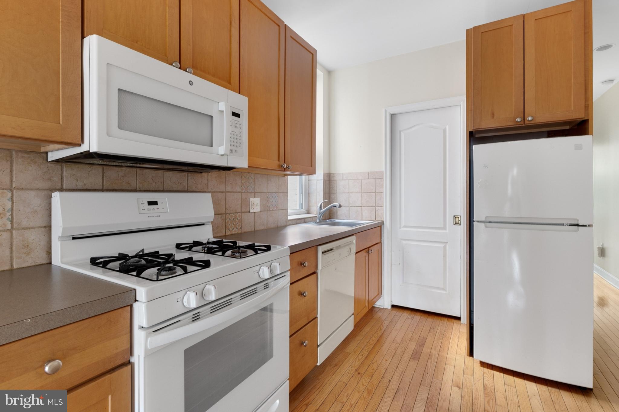 EAST FALLS - Residential Lease