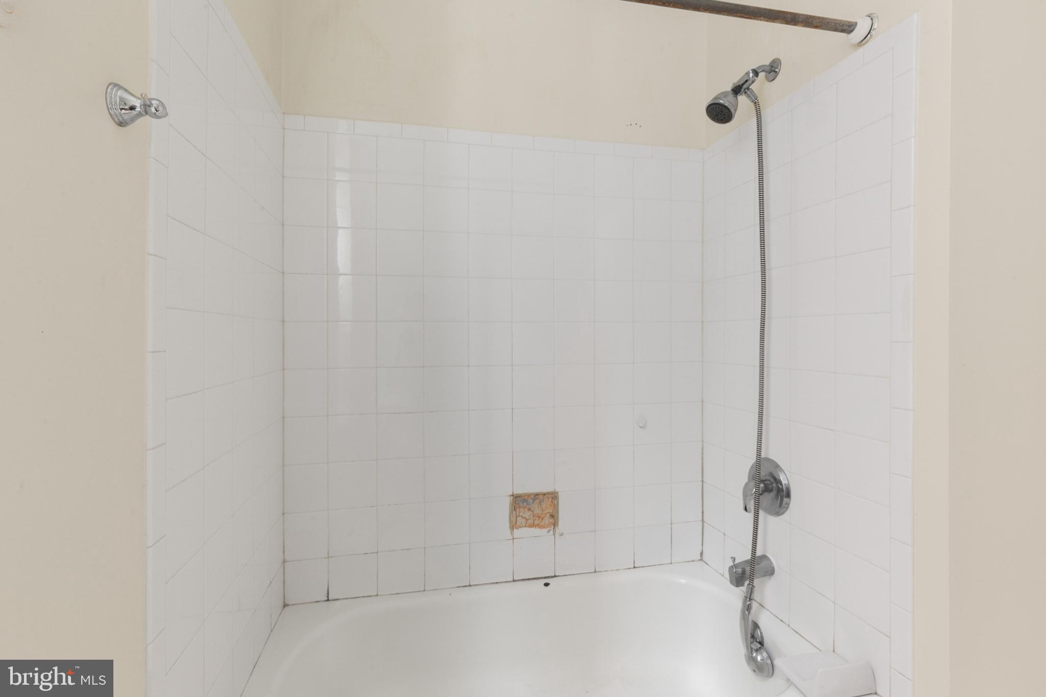 EAST FALLS - Residential Lease