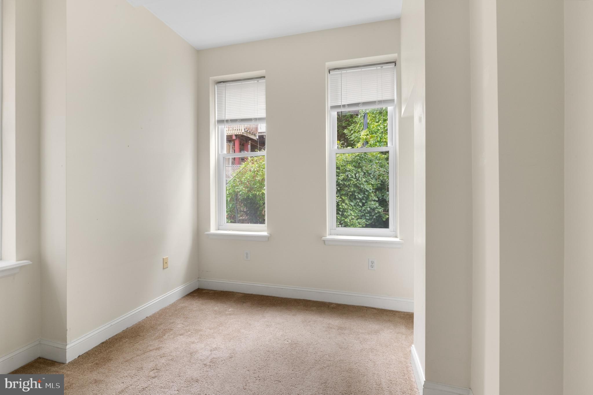 EAST FALLS - Residential Lease