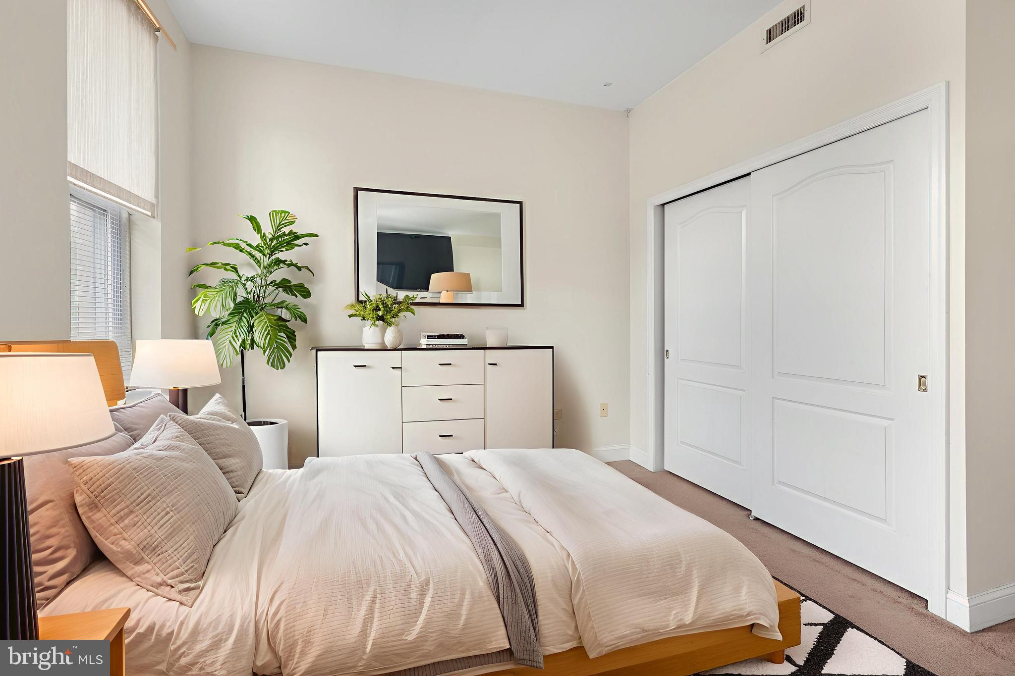 EAST FALLS - Residential Lease