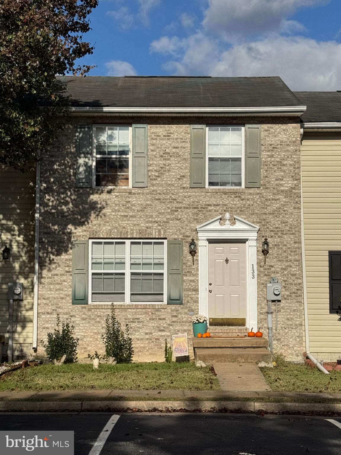 LAKEVIEW TOWNHOUSES - Residential Lease