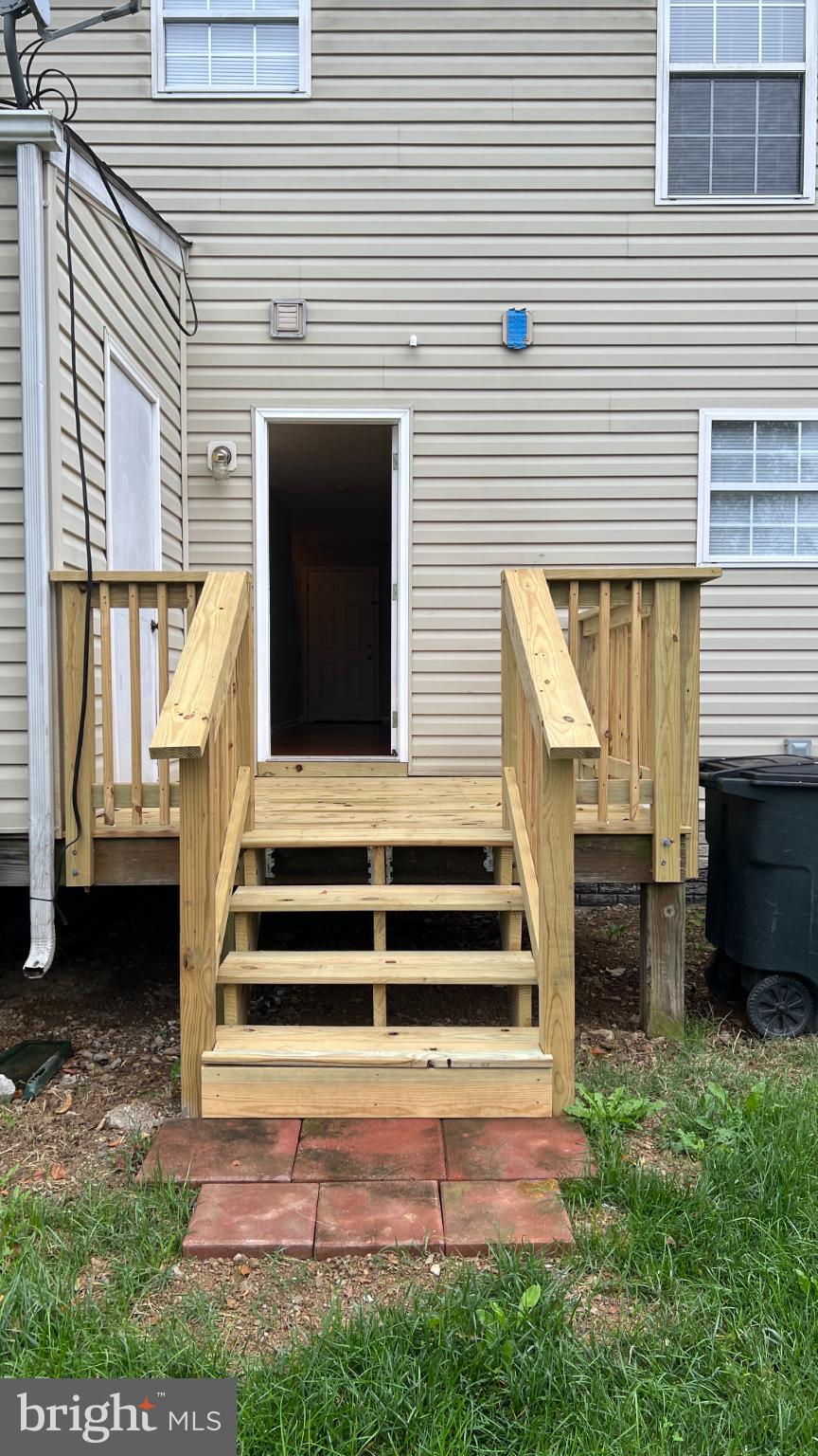 LAKEVIEW TOWNHOUSES - Residential Lease