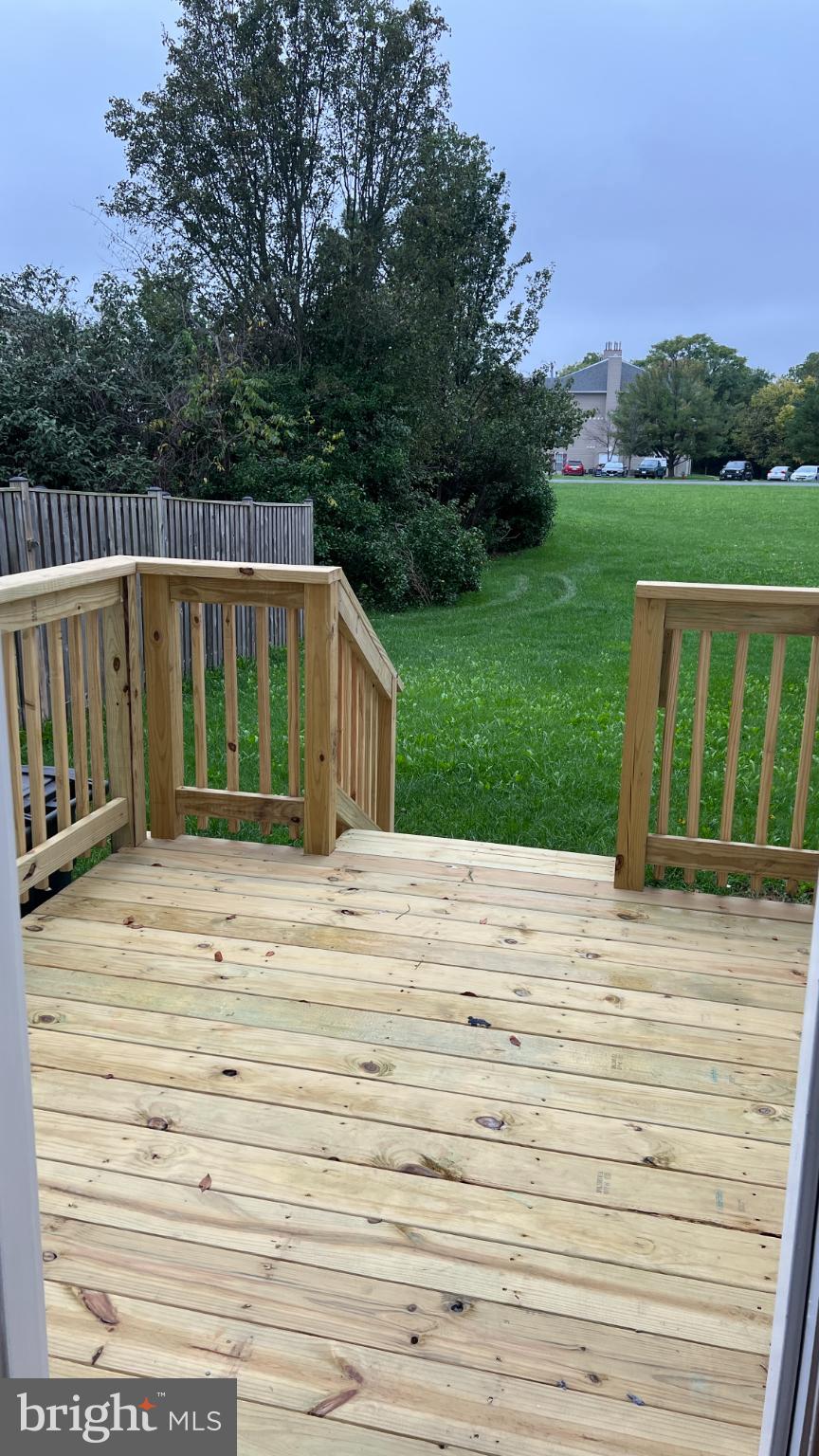 LAKEVIEW TOWNHOUSES - Residential Lease