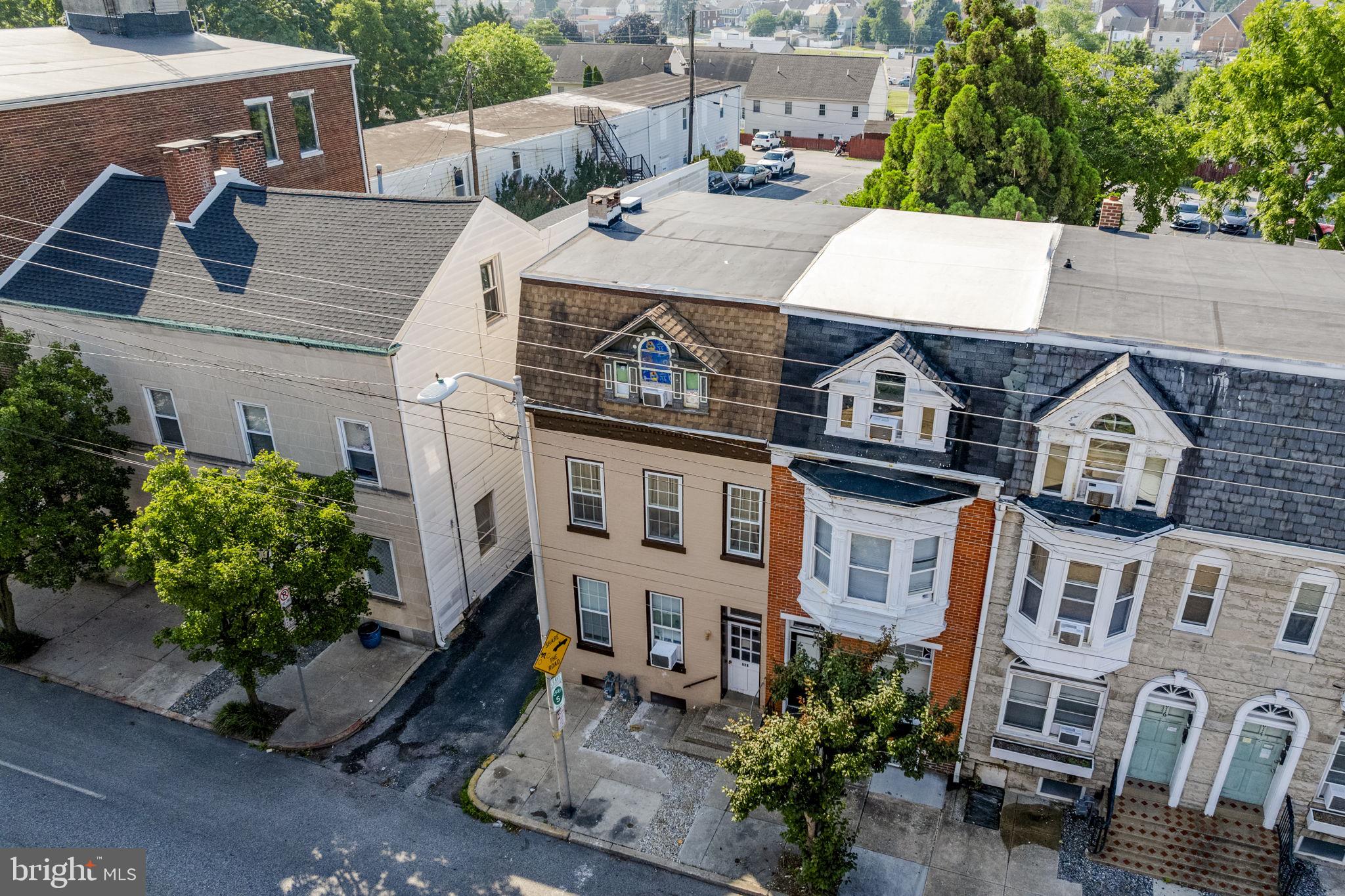 820 E MARKET STREET