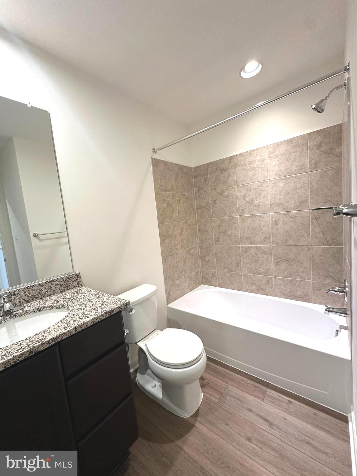 OVERLOOK AT RIVERSIDE TOWNHOMES - Residential Lease