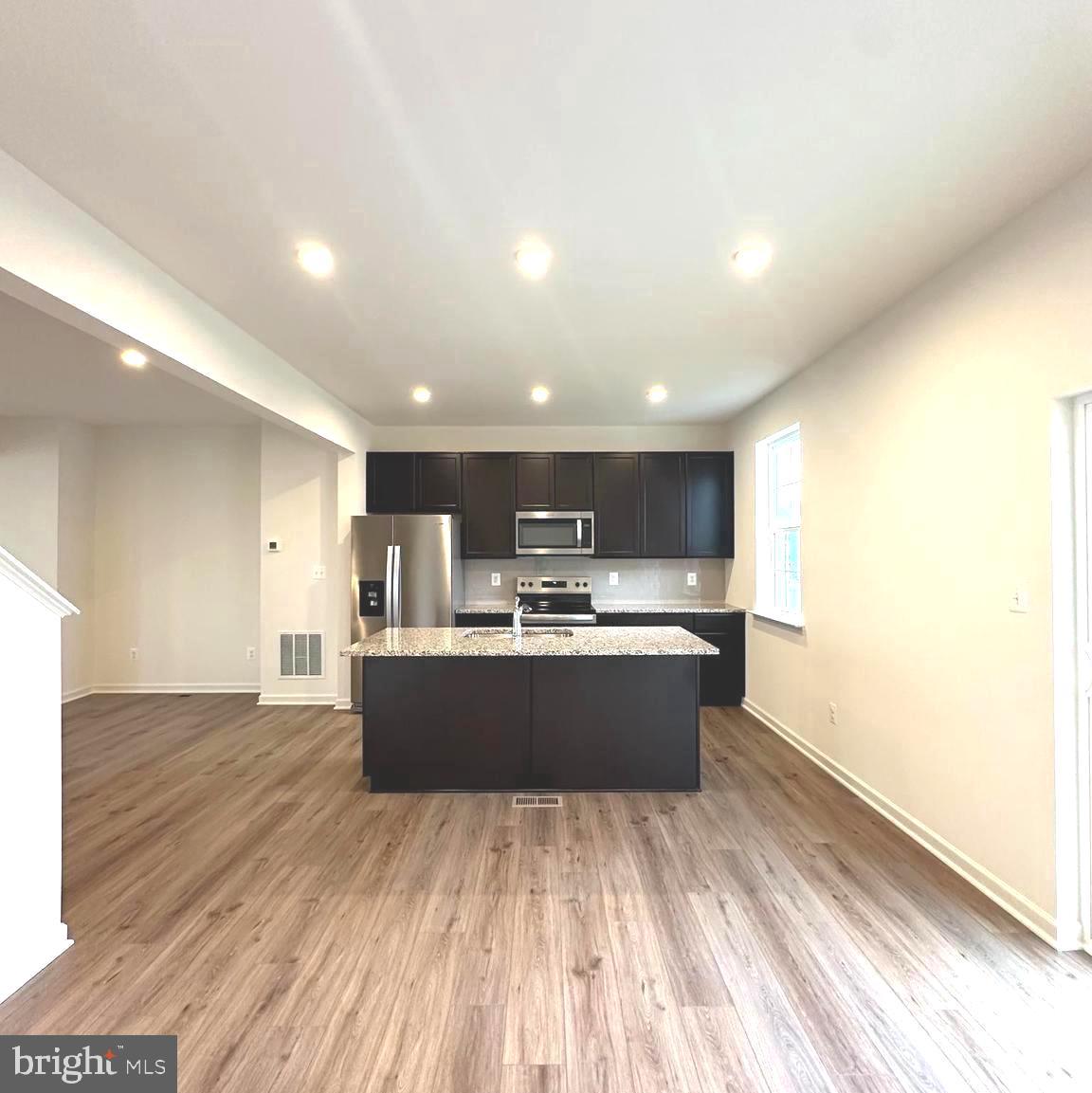 OVERLOOK AT RIVERSIDE TOWNHOMES - Residential Lease