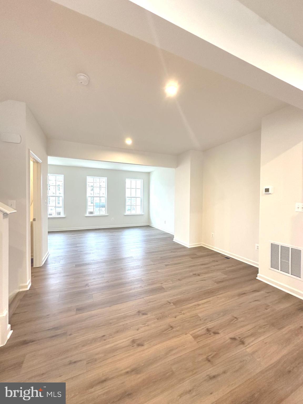 OVERLOOK AT RIVERSIDE TOWNHOMES - Residential Lease