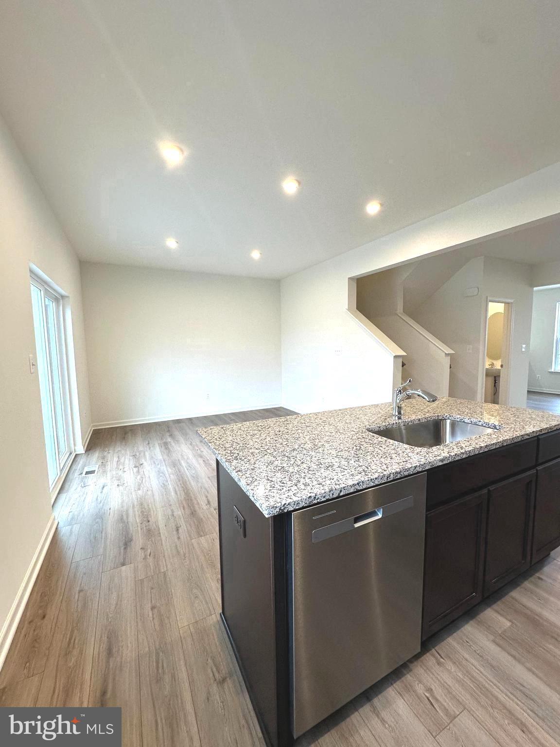 OVERLOOK AT RIVERSIDE TOWNHOMES - Residential Lease