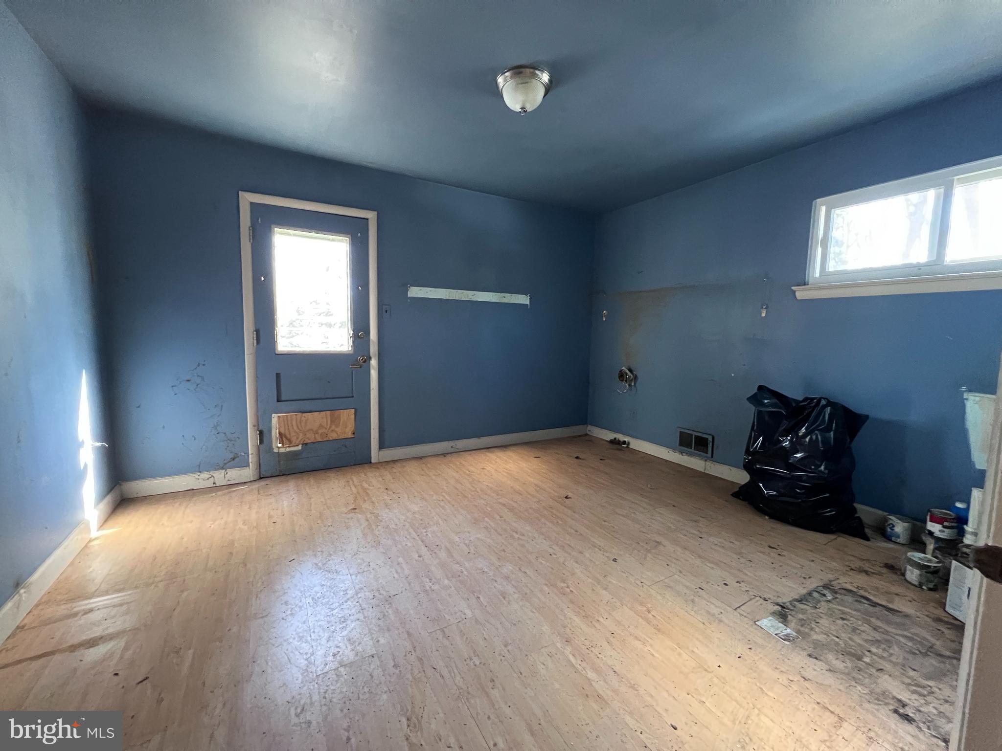 SURREY ACRES - Residential