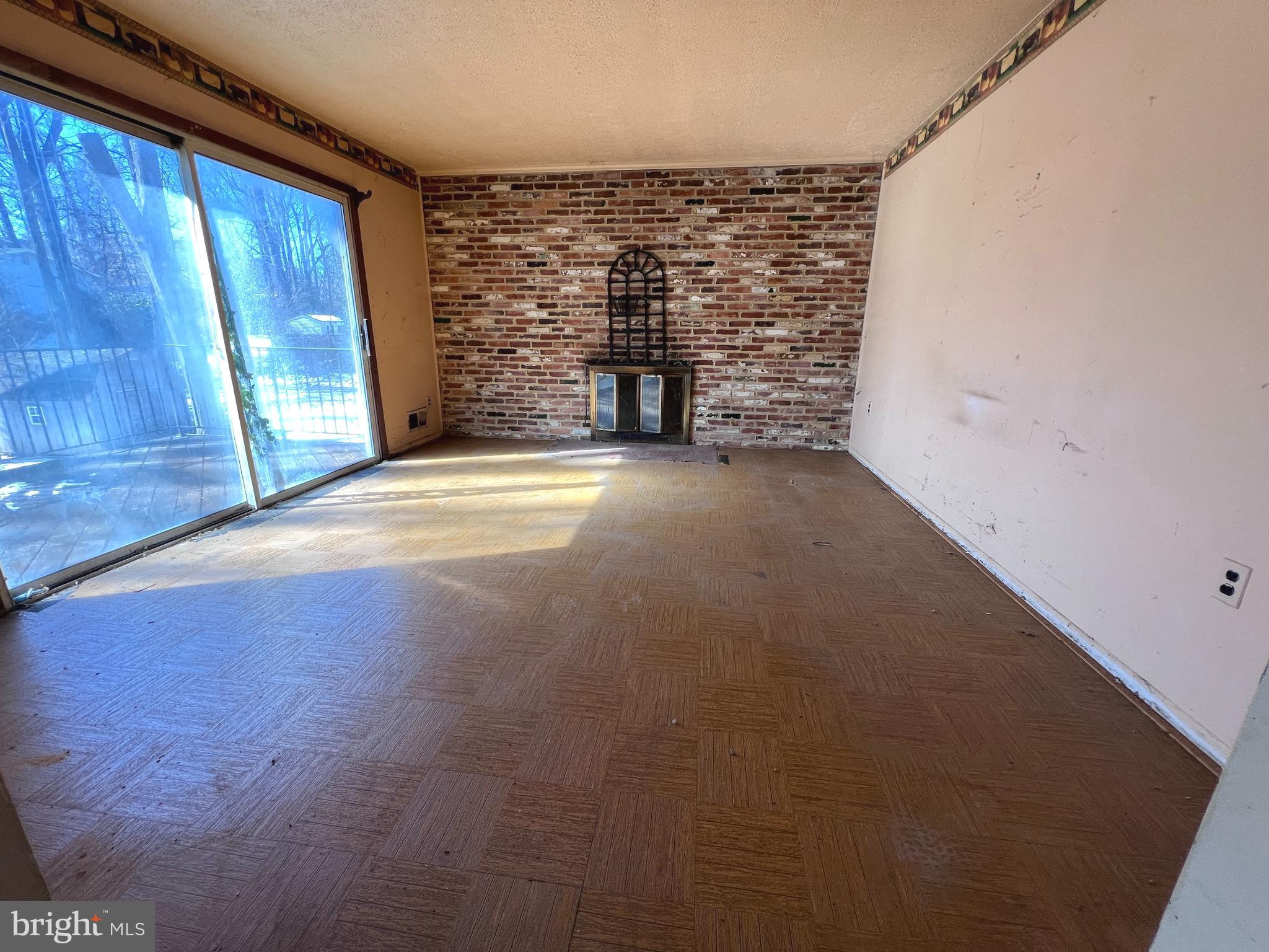 SURREY ACRES - Residential