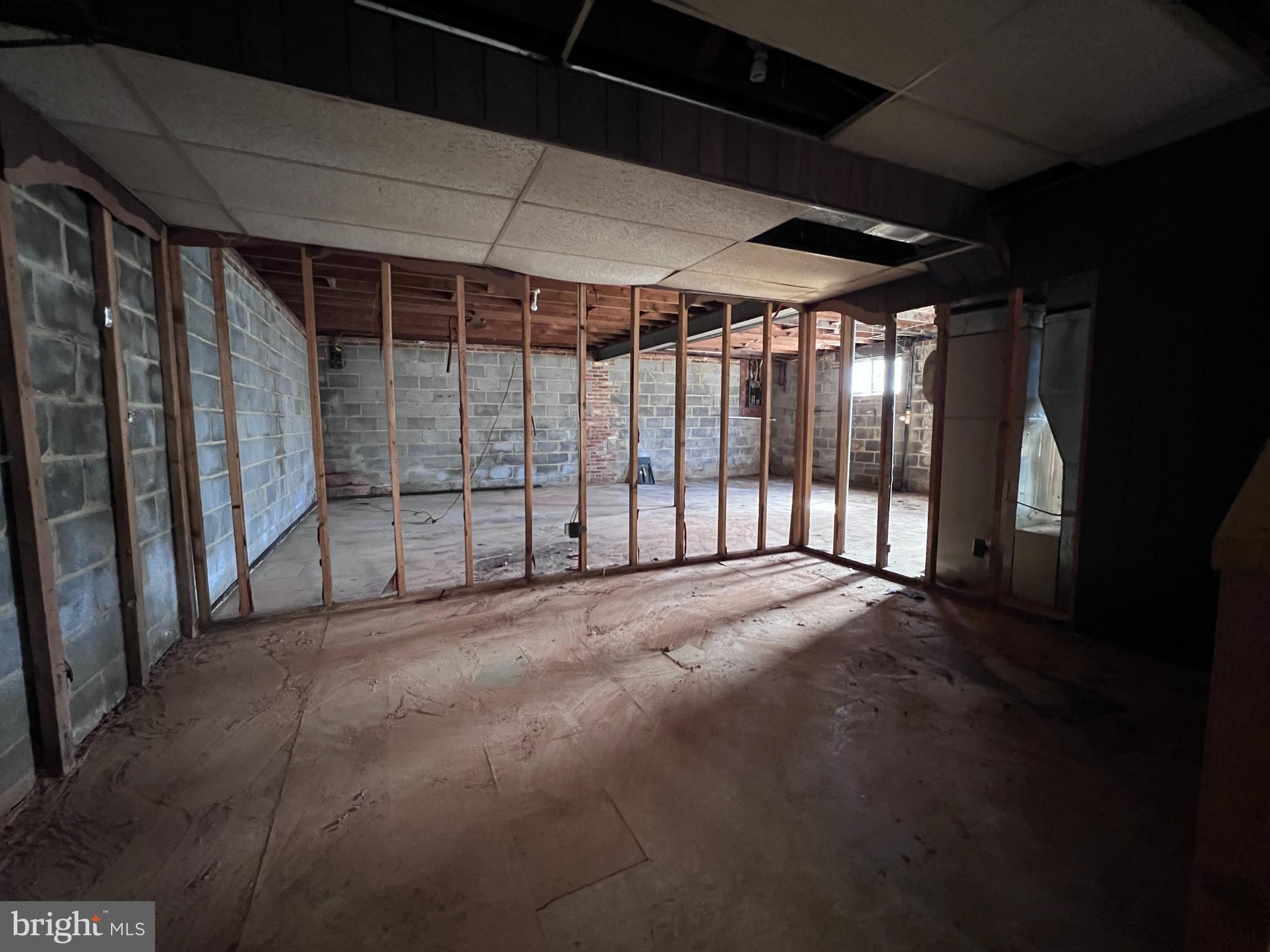 SURREY ACRES - Residential