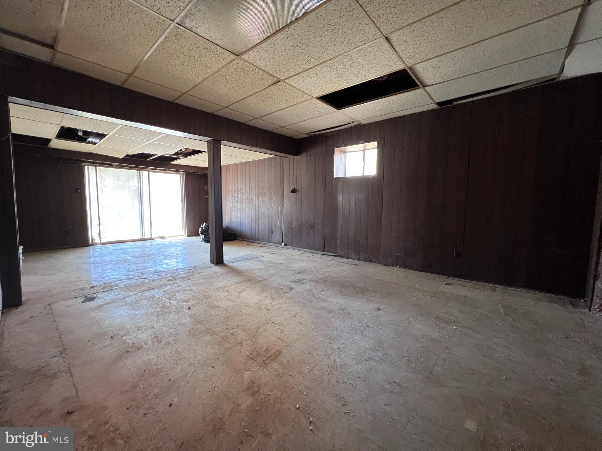 SURREY ACRES - Residential