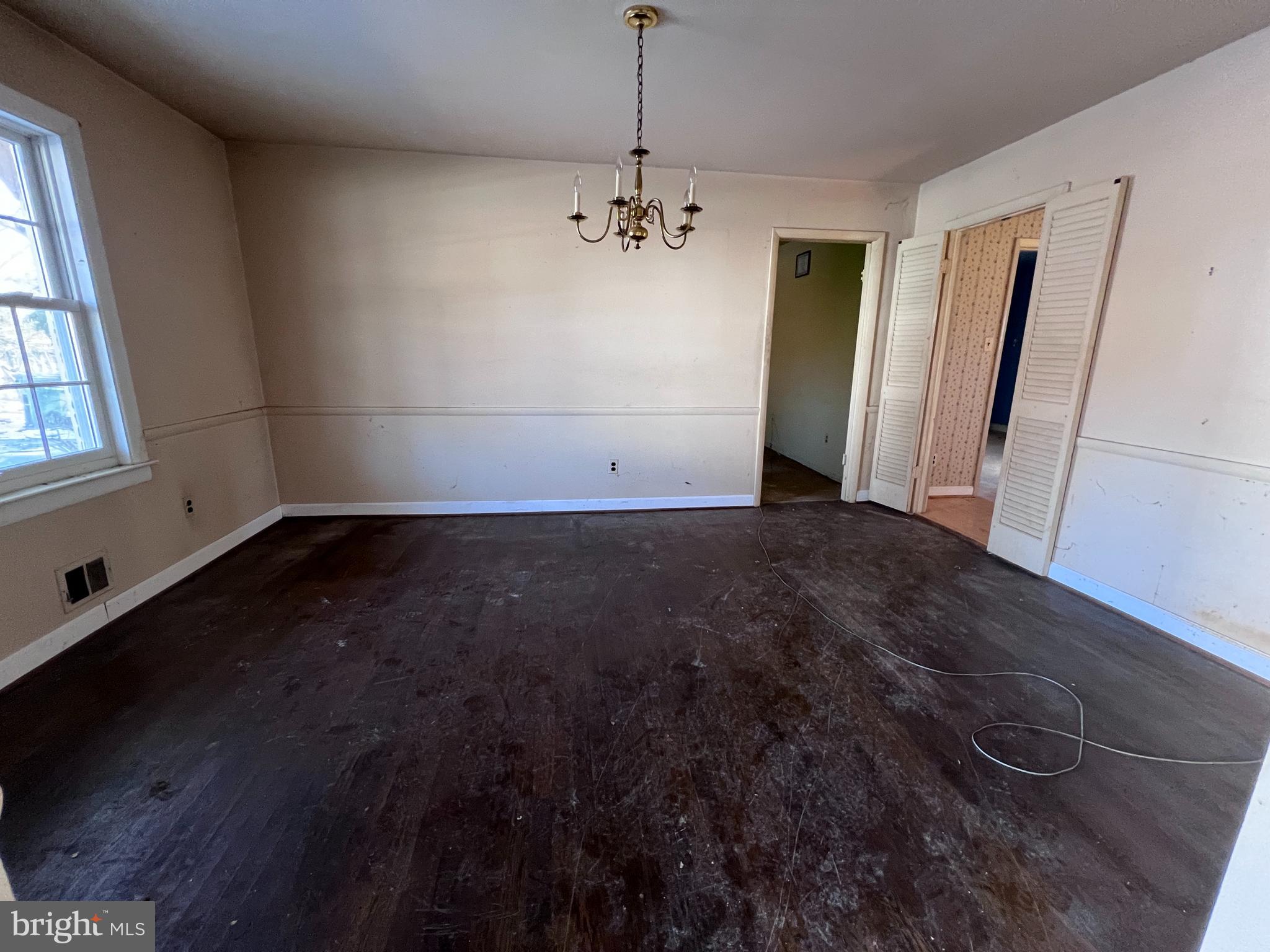 SURREY ACRES - Residential