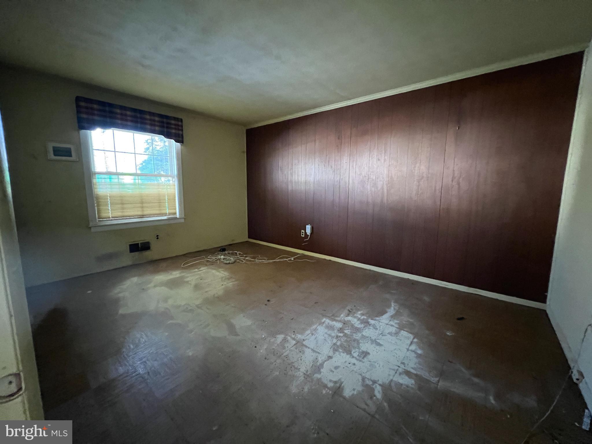 SURREY ACRES - Residential